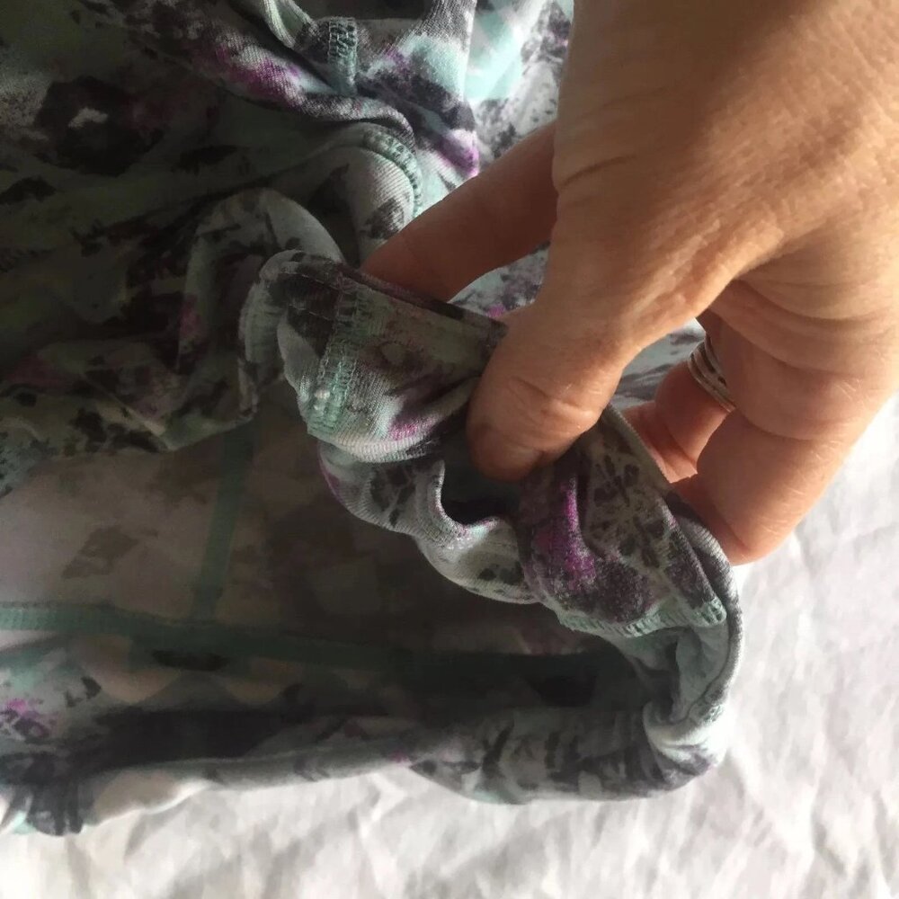Athleta Cosmic Chaturanga Capri XS Turquoise Excellent Condition RARE! SOFT crop - Picture 6 of 7